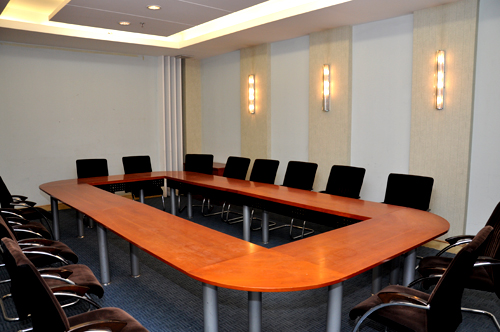 东楼小型会议室（15个）设施完善、风格迥异，能容纳30－50人左右的会议。
