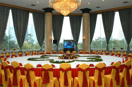 具有西洋风格特色建筑的北苑，1999年江泽民主席曾下榻该楼，餐厅造型独特，菜肴中西兼备，是小型宴请、会议和商务活动的理想去处。